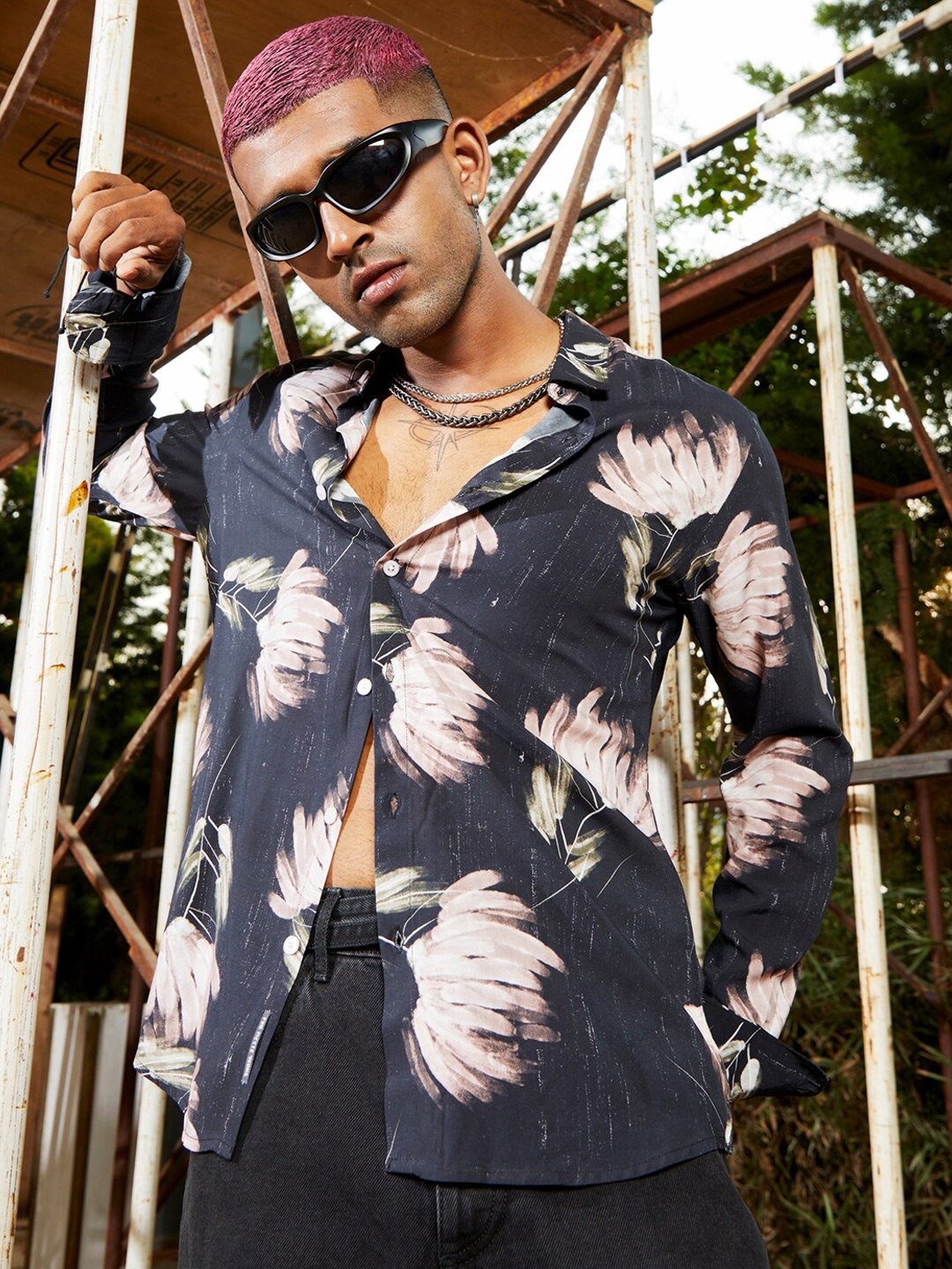 

Campus Sutra Black Classic Tropical Printed Casual Shirt