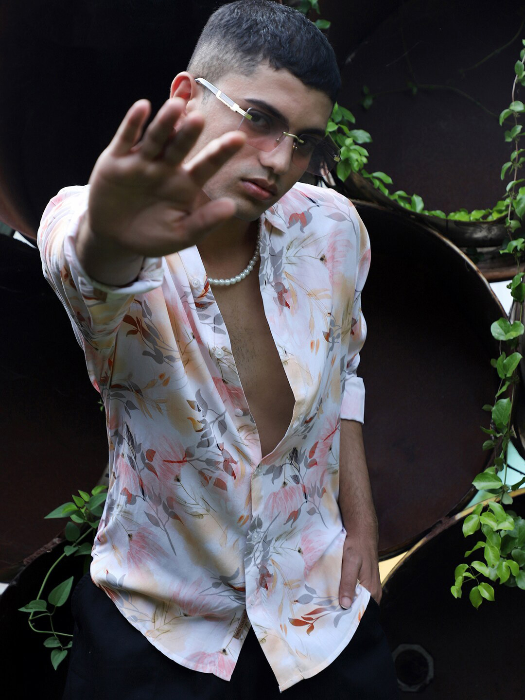 

Campus Sutra Classic Floral Printed Casual Shirt, Peach