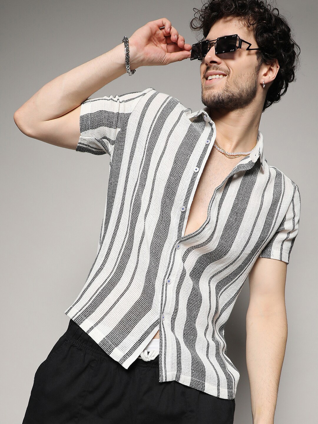 

Campus Sutra Classic Fit Striped Casual Shirt, White