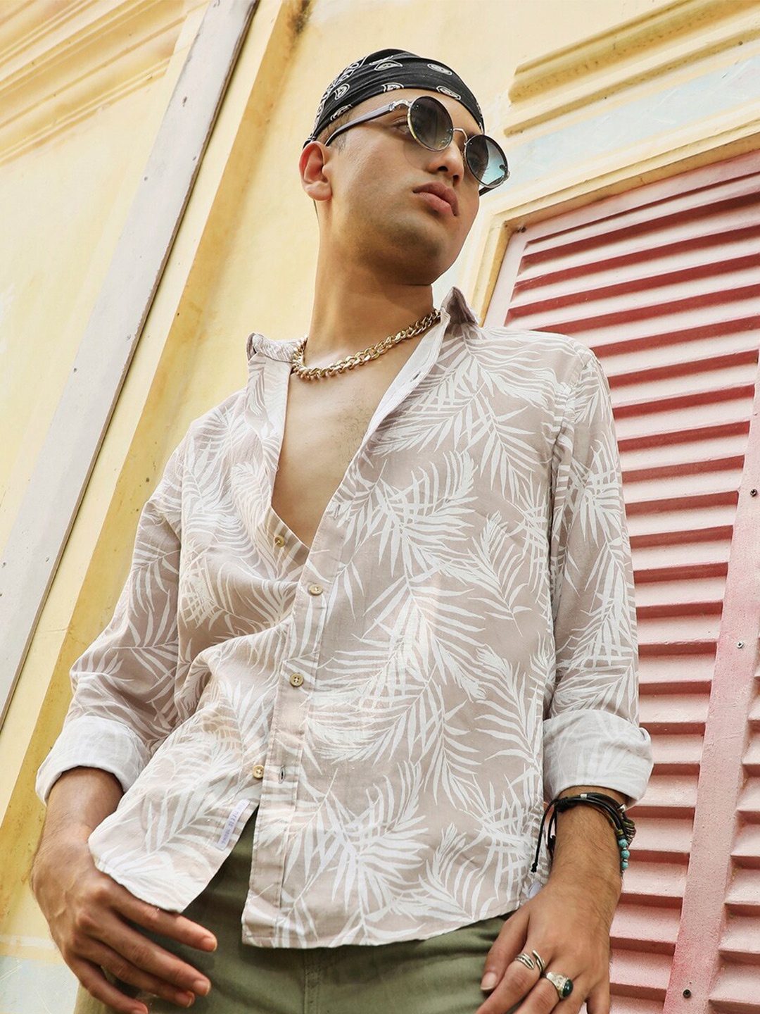 

Campus Sutra Classic Tropical Printed Casual Shirt, Beige