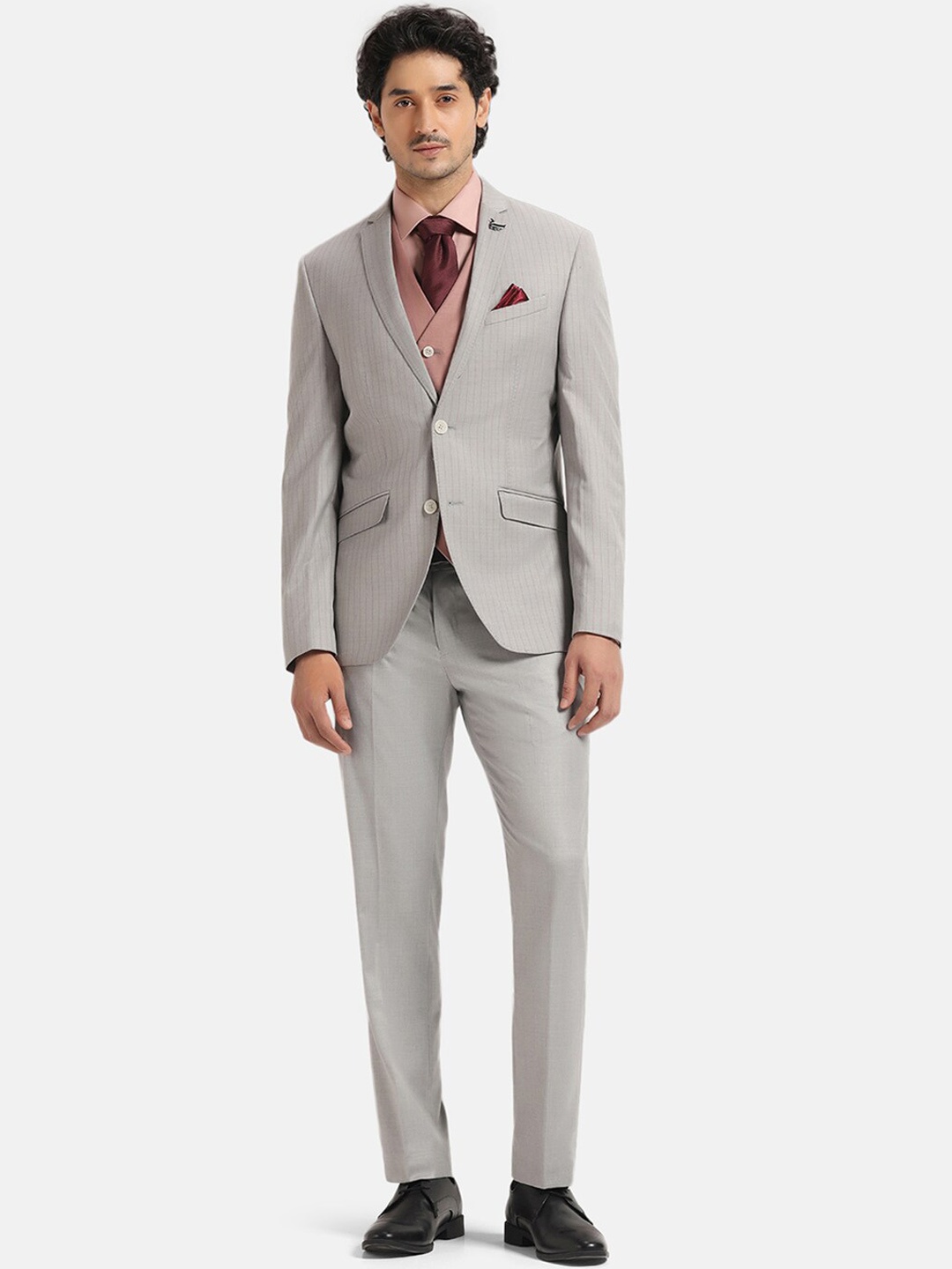 

Blackberrys Single-Breasted Slim-Fit Three-Piece Formal Suit, Grey