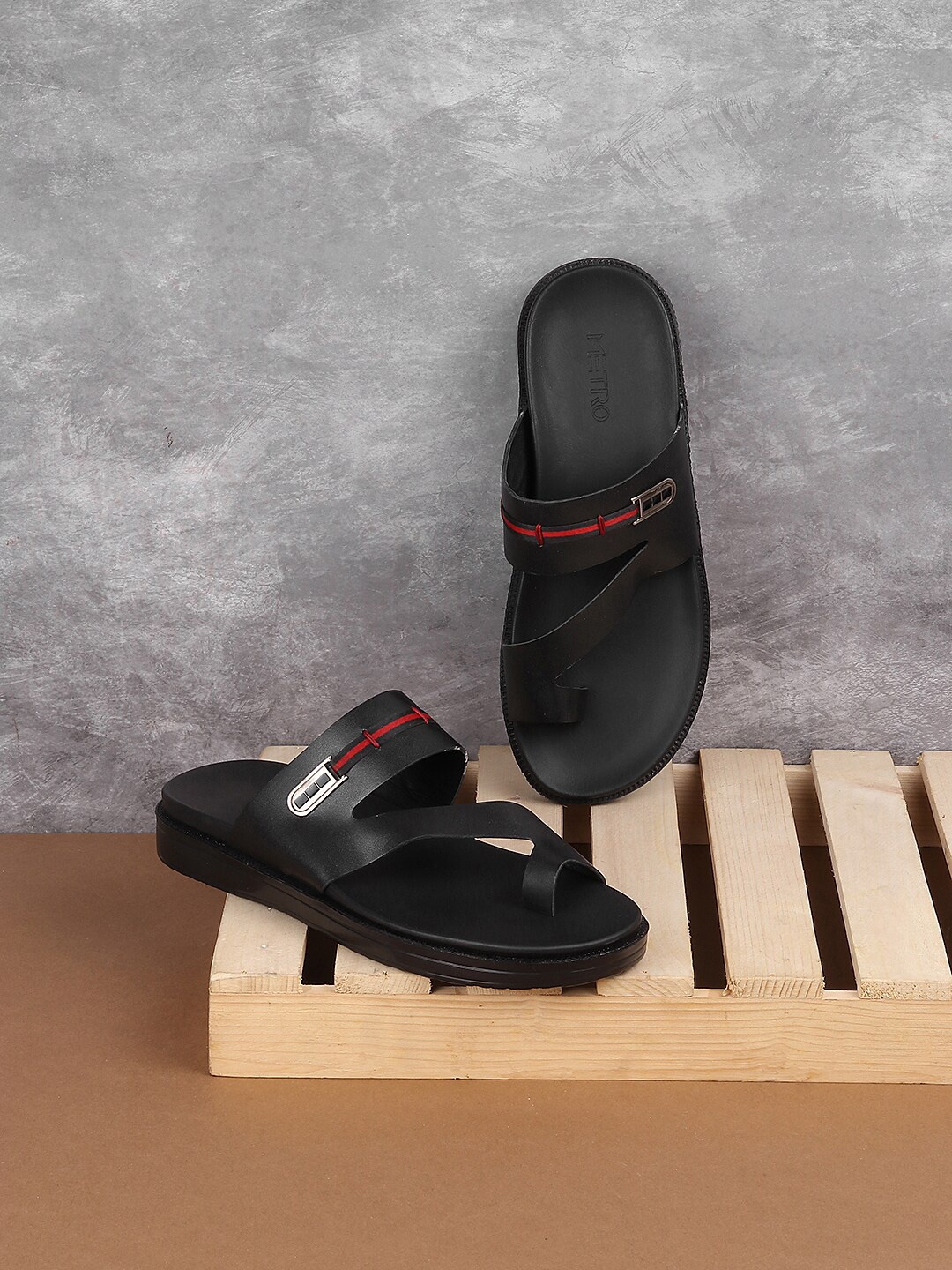 

Metro Men Textured One Toe Comfort Sandals, Black