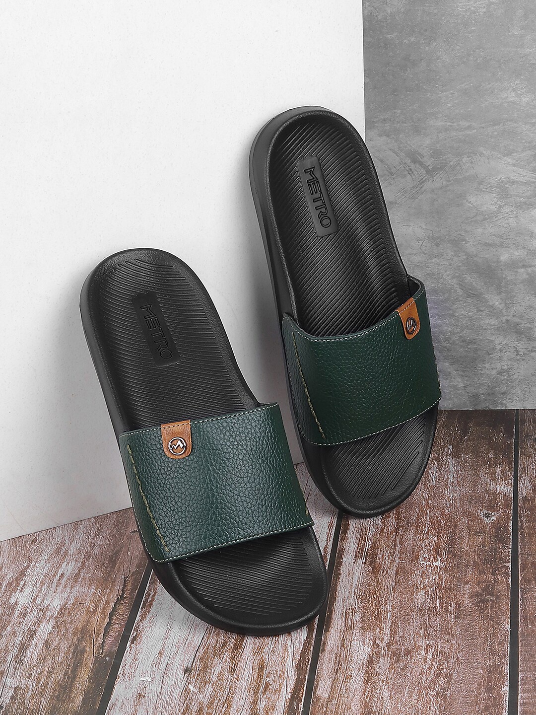 

Metro Men Textured Sliders, Green