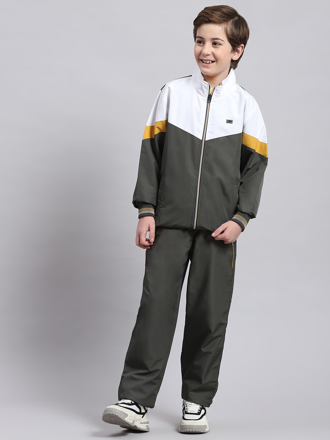

Monte Carlo Boys Colorblocked Mock Collar Tracksuit, Olive