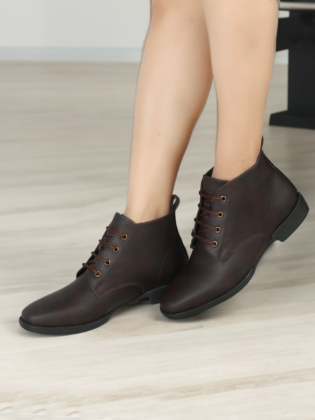 

ELLE Women Mid-Top Lace-Up Desert Boots, Brown