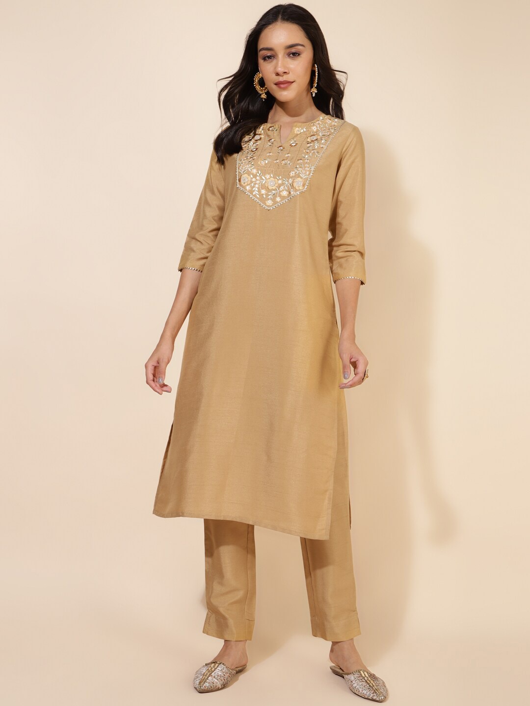 

Janasya Floral Yoke Designed Regular Thread Work Kurta With Trousers, Gold