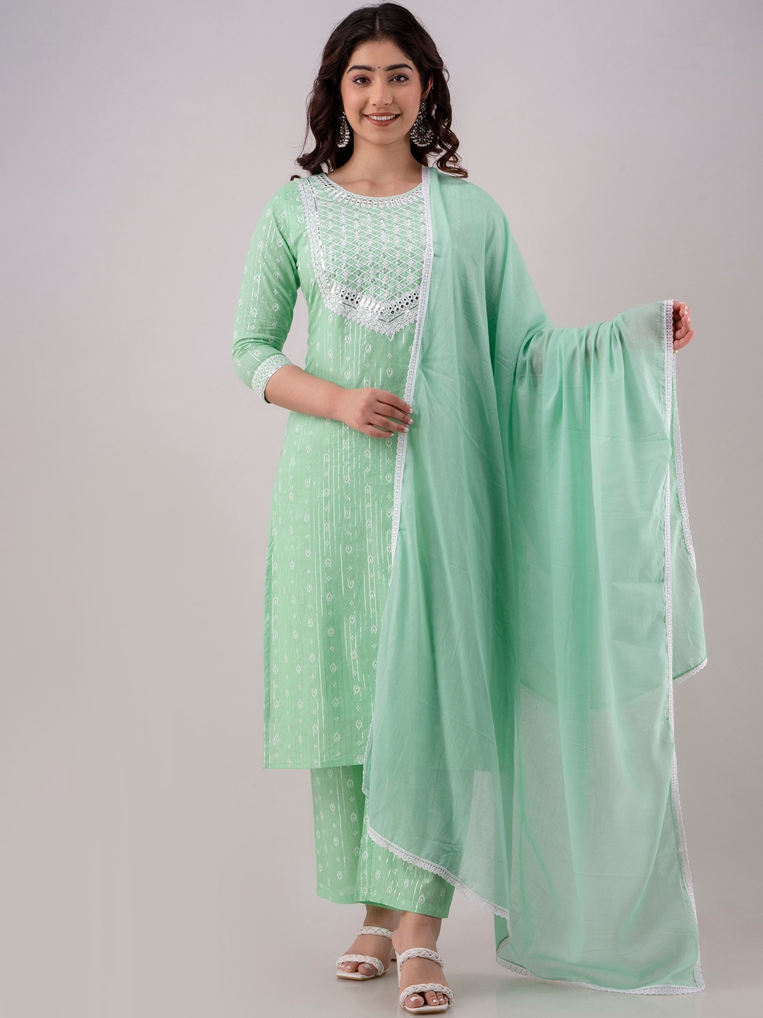 

Charu Ethnic Motifs Printed Regular Thread Work Kurta With Trousers & Dupatta, Green