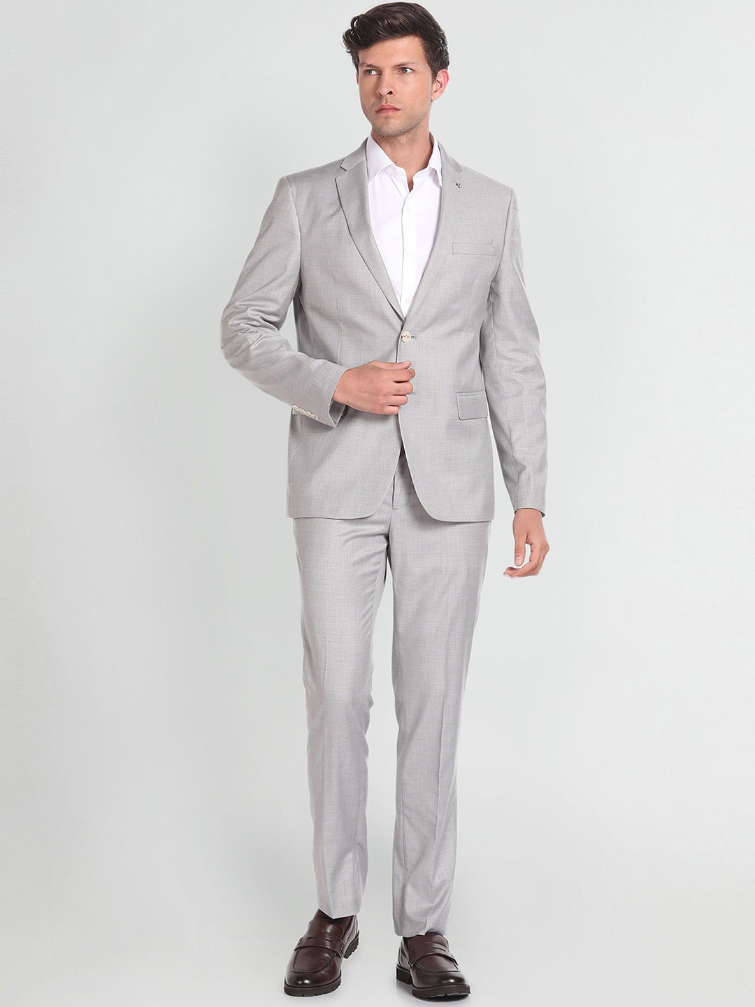 

Arrow Checked Single-Breasted Two-Piece Formal Suit, Grey