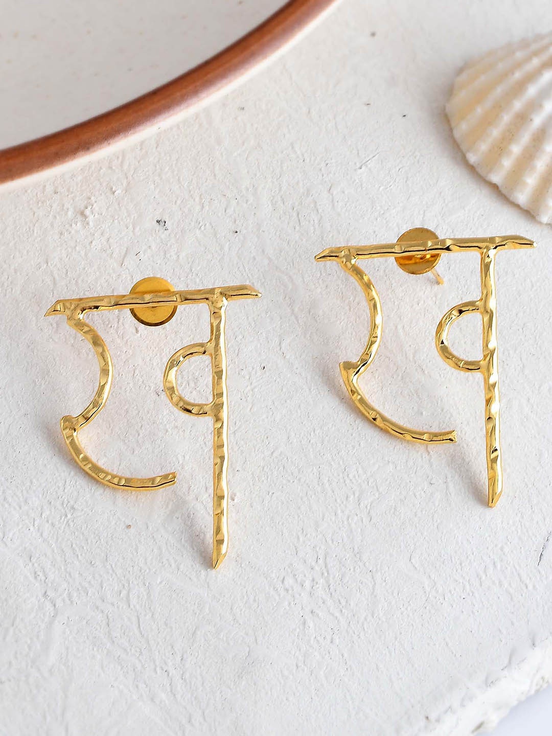 

ZURII Gold-Plated Contemporary Drop Earrings