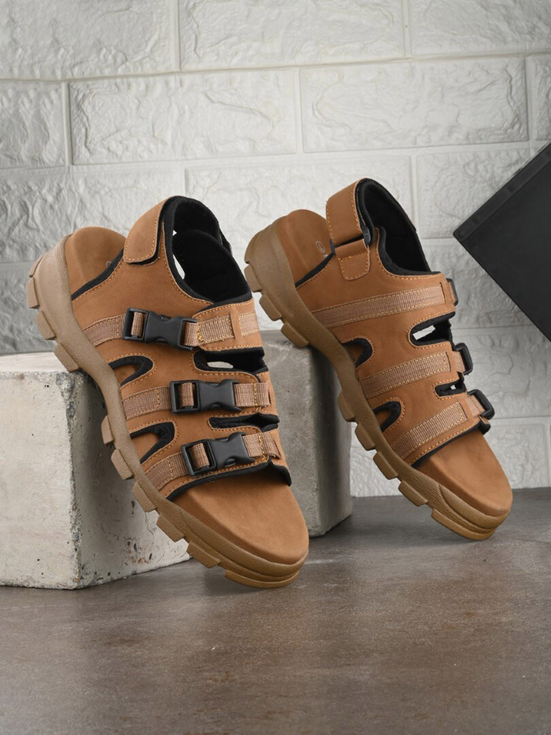 

Roadster Men Sandals, Tan
