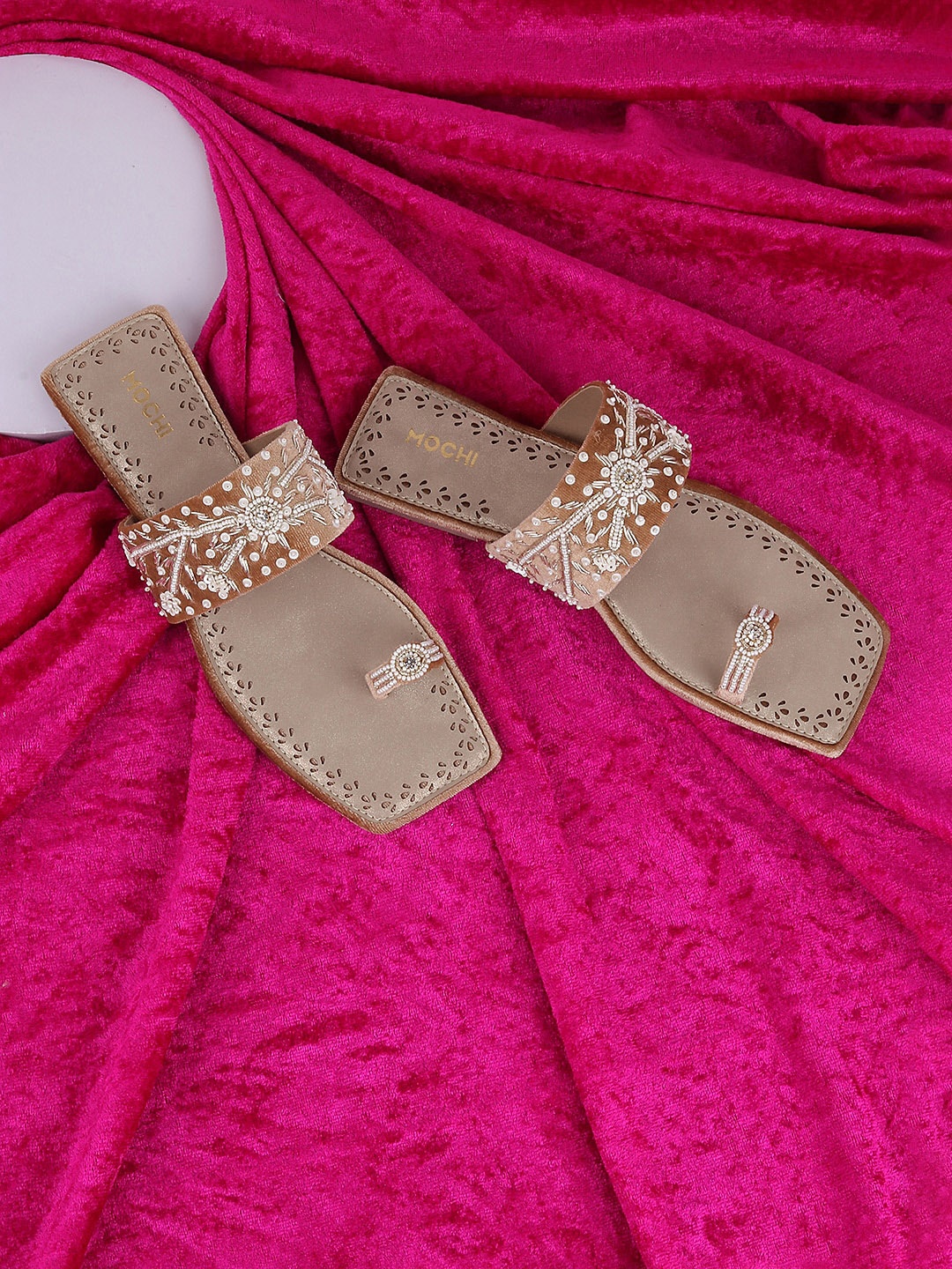 

Mochi Embellished Ethnic One Toe Flats, Gold