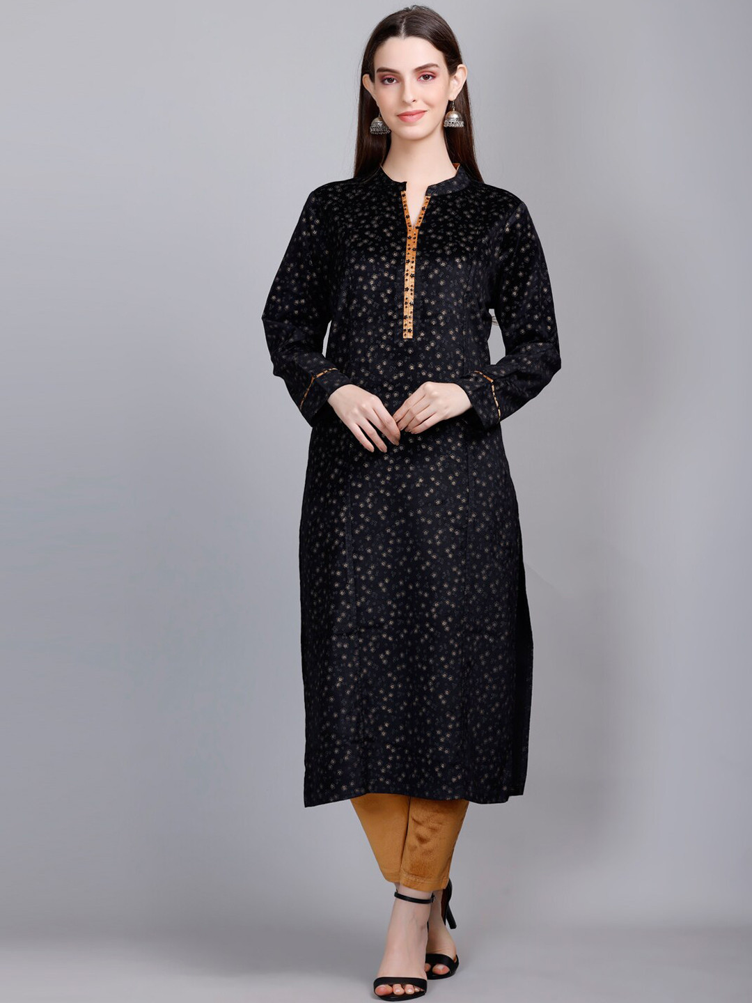 

VELVTINE Floral Printed Mandarin Collar Regular Velvet Kurta with Trousers, Black