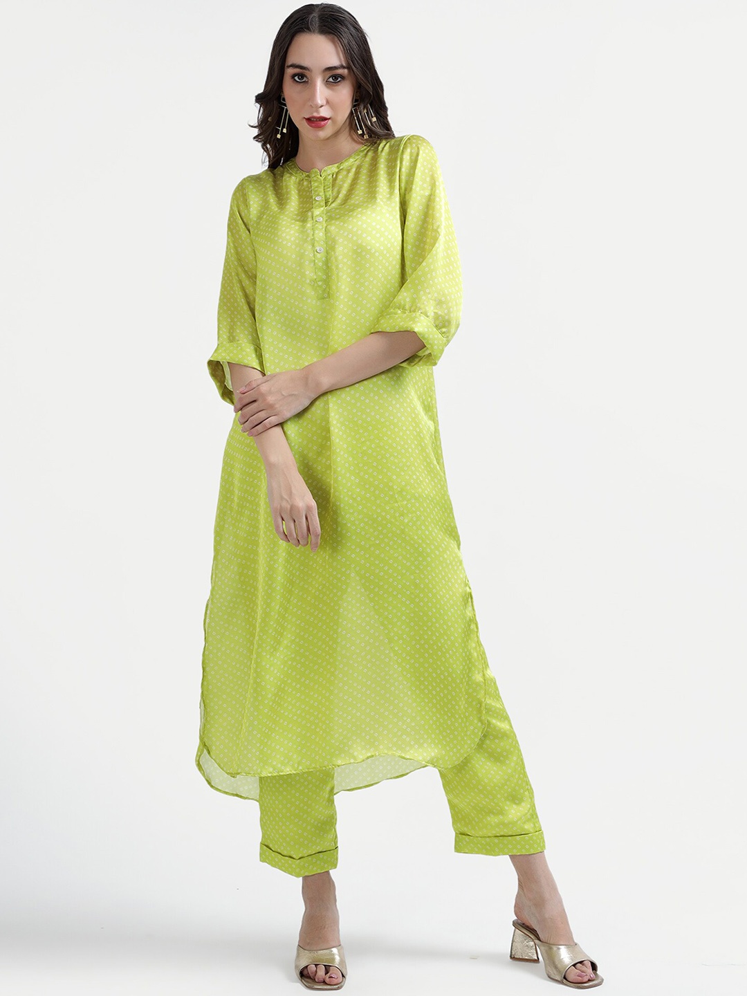 

TYAAR Bandhani Printed Mandarin Collar Regular Satin Kurta With Trouser, Lime green