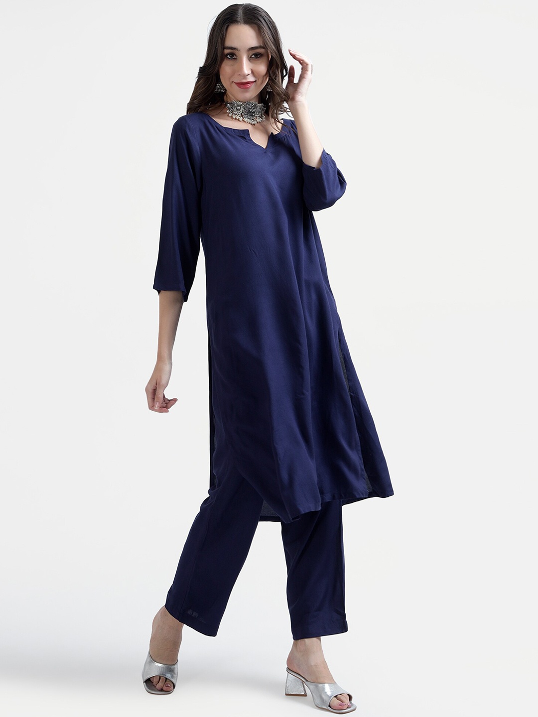 

TYAAR Round Neck Three-Quarter Sleeve Straight Kurta With Trouser, Navy blue