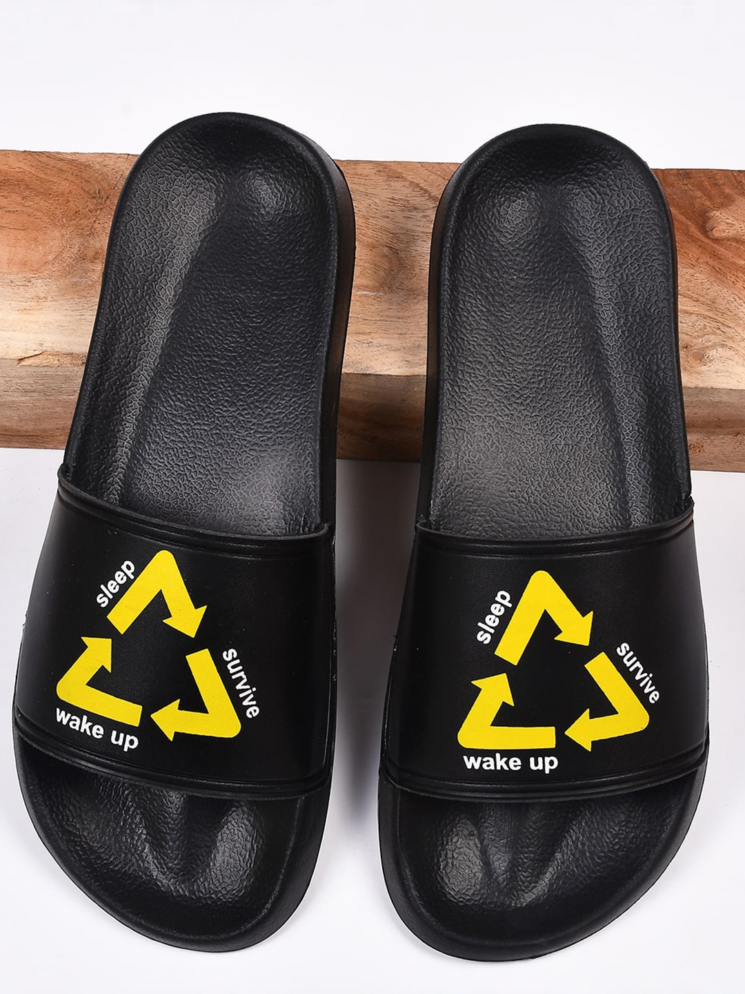 

PERY PAO Men Printed Sliders, Black