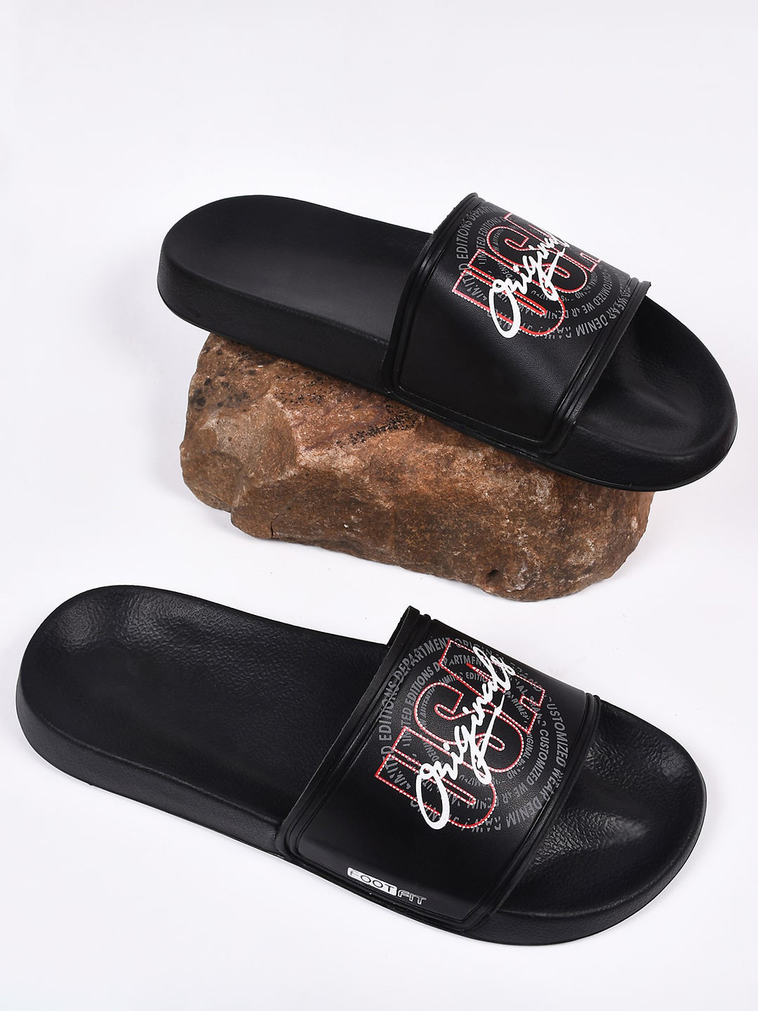 

PERY PAO Men Printed Sliders, Black