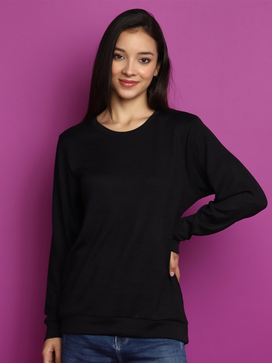

V-Mart Round Neck Pullover, Black