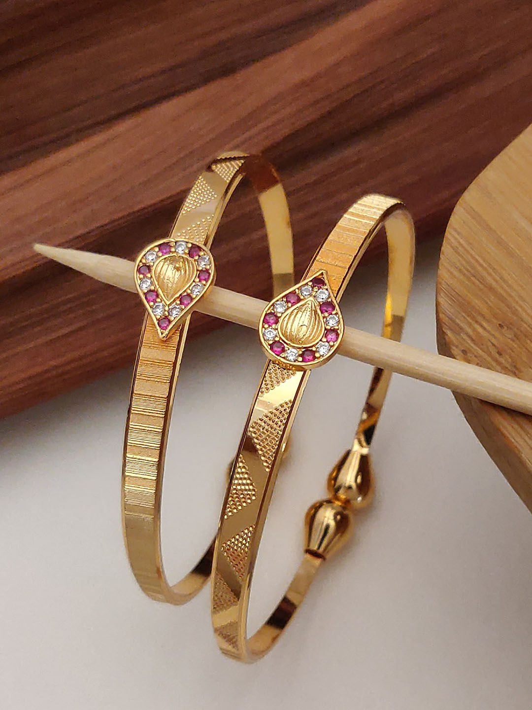 

Shining Diva Set Of Gold Plated Crystal Studded Bangles