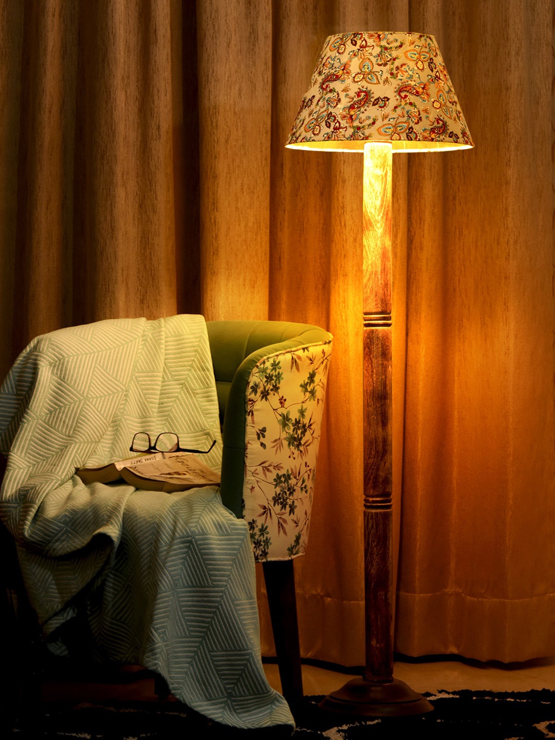 

green girgit Red Floral Printed Frustum Shape Wood Floor Lamp With Shade