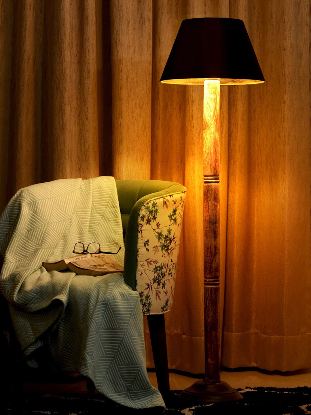 

green girgit Black Frustum Shape Taper Shade Wood Floor Lamp