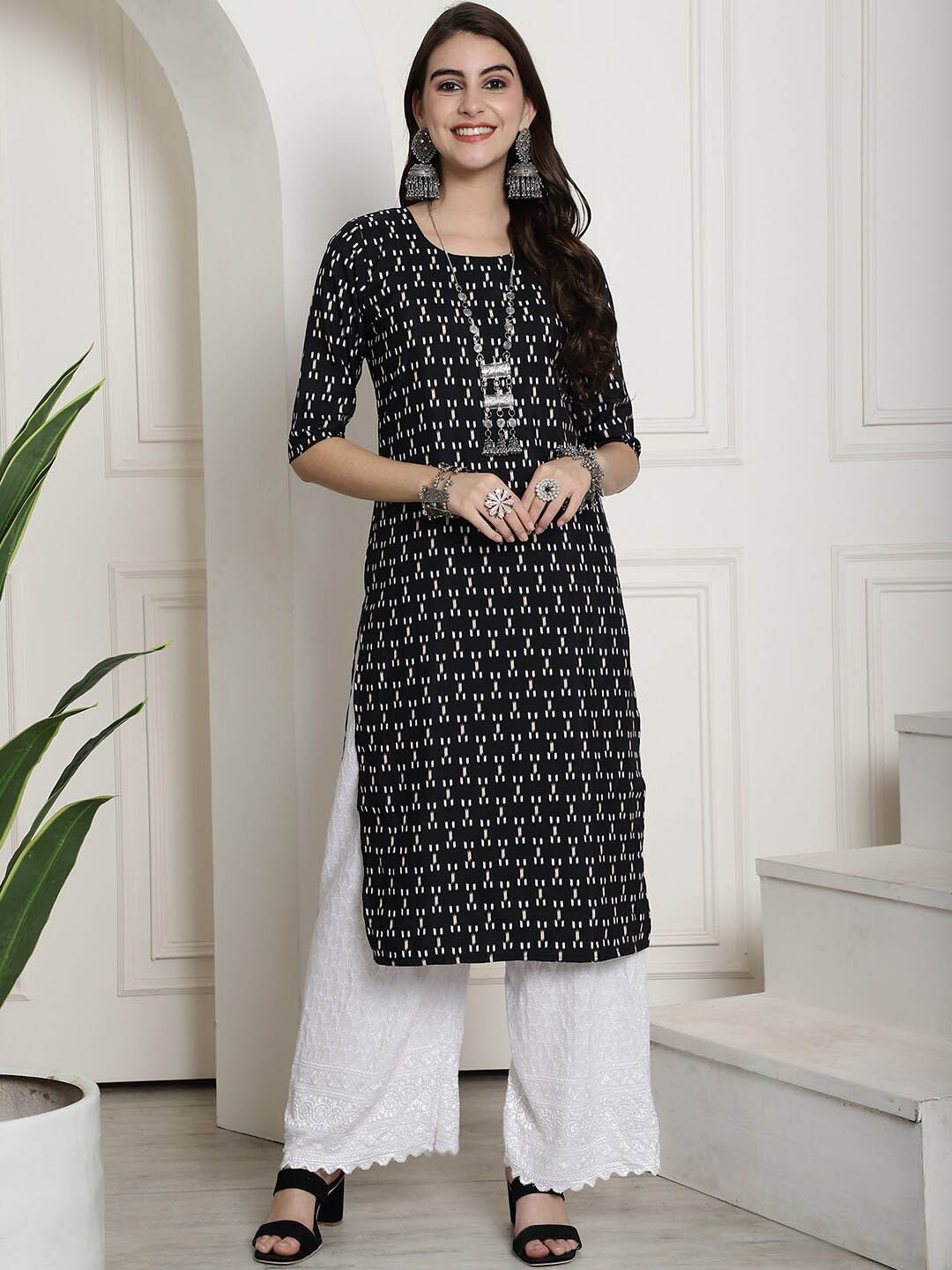 

Ethnic basket Geometric Printed Straight Kurta, Black