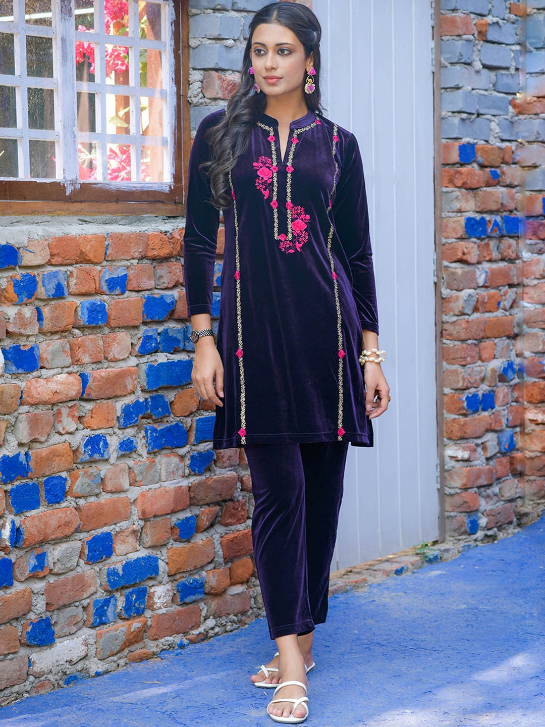 

Idhu Floral Embroidered Zari Kurti with Trousers, Purple