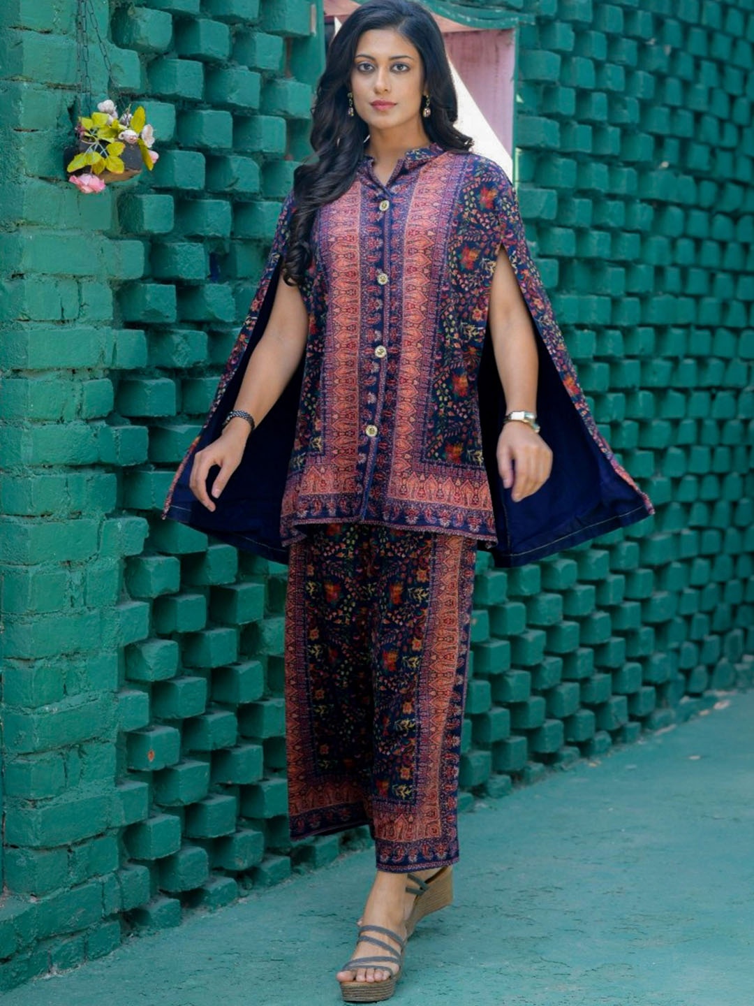 

Idhu Ethnic Motifs Printed Flared Sleeves Shirt With Palazzo, Navy blue