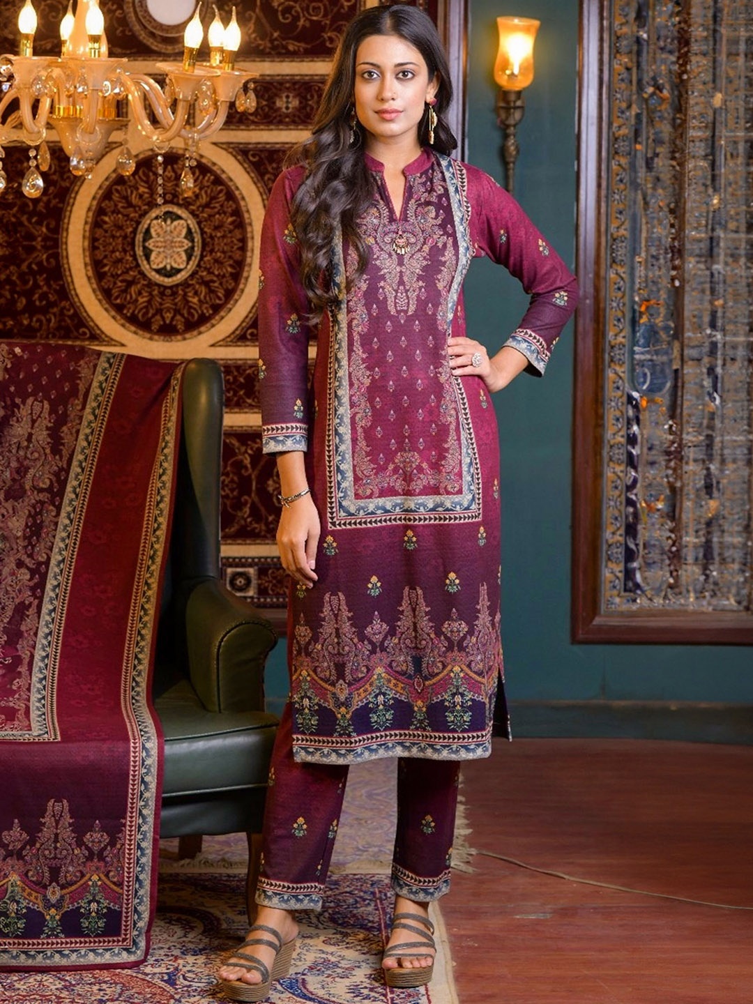 

Idhu Ethnic Motifs Printed Straight Kurta with Trousers, Maroon