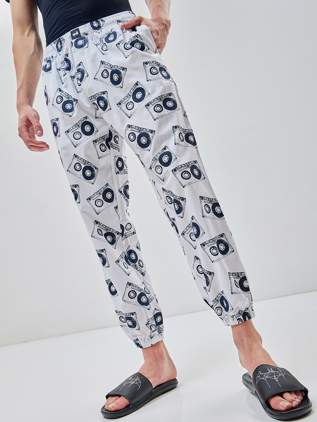 

Bewakoof Men White Printed Cotton Lounge Pants