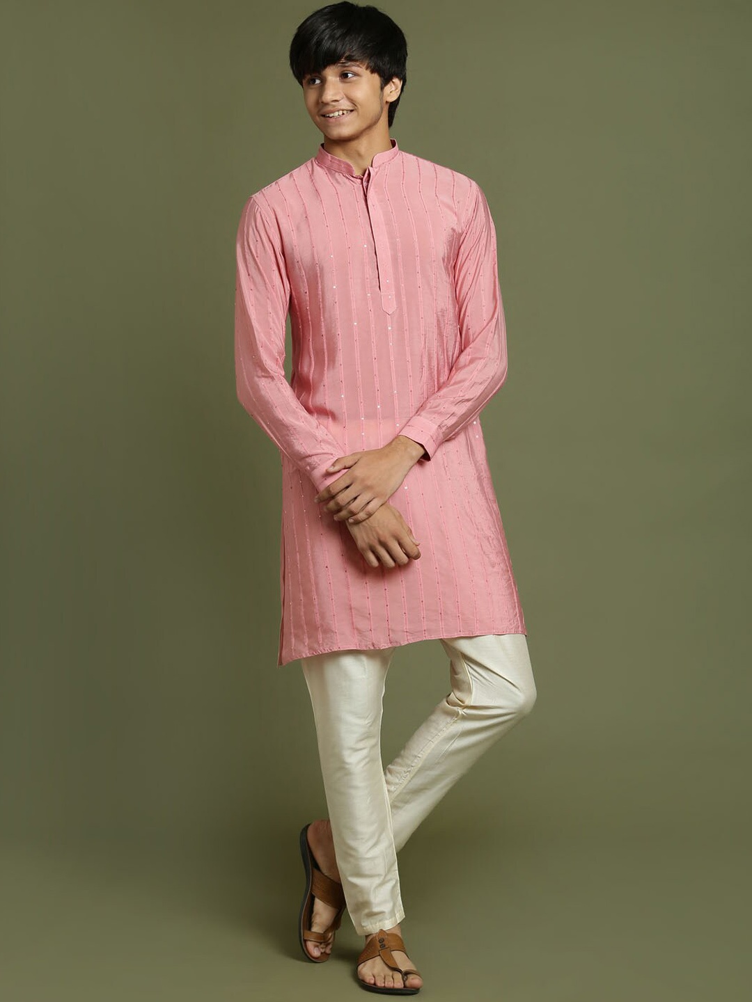 

VASTRAMAY Boys Embroidered Regular Sequinned Chanderi Cotton Kurta With Pyjamas, Pink