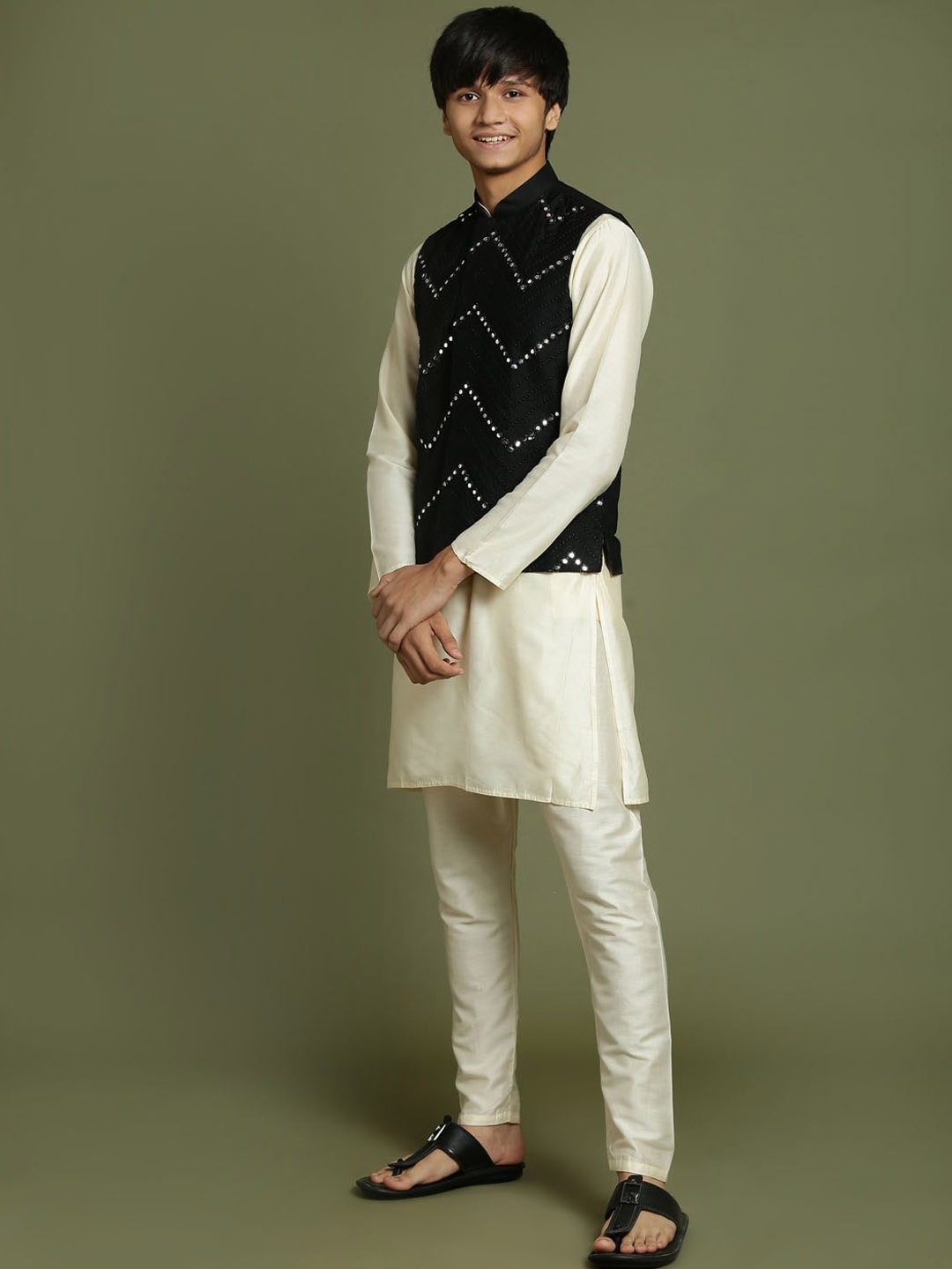 

VASTRAMAY Boys Mirror Work Kurta With Trousers, Cream