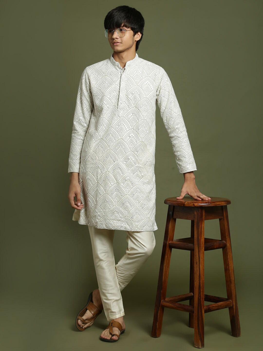 

VASTRAMAY Boys Ethnic Motifs Embroidered Mirror Work Kurta With Pyjamas, Grey