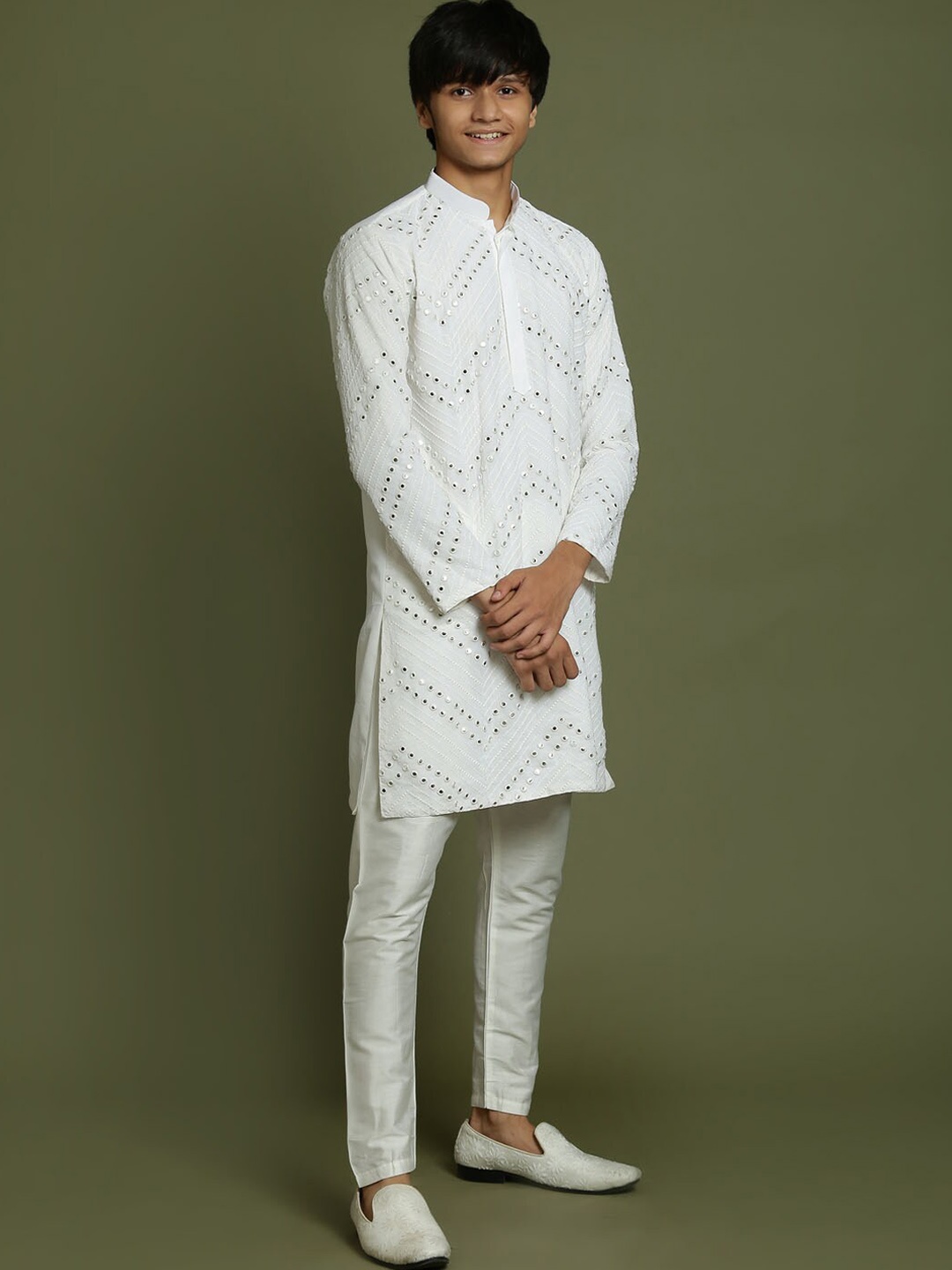 

VASTRAMAY Boys Embroidered Regular Mirror Work Straight Kurta with Pyjamas, White