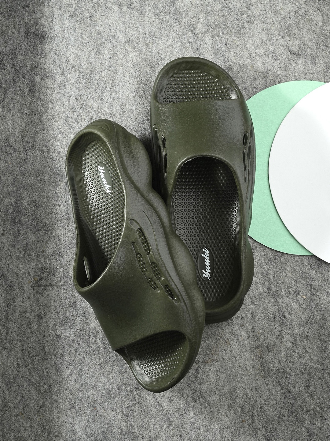 

Yuuki Men Rubber Sliders, Olive