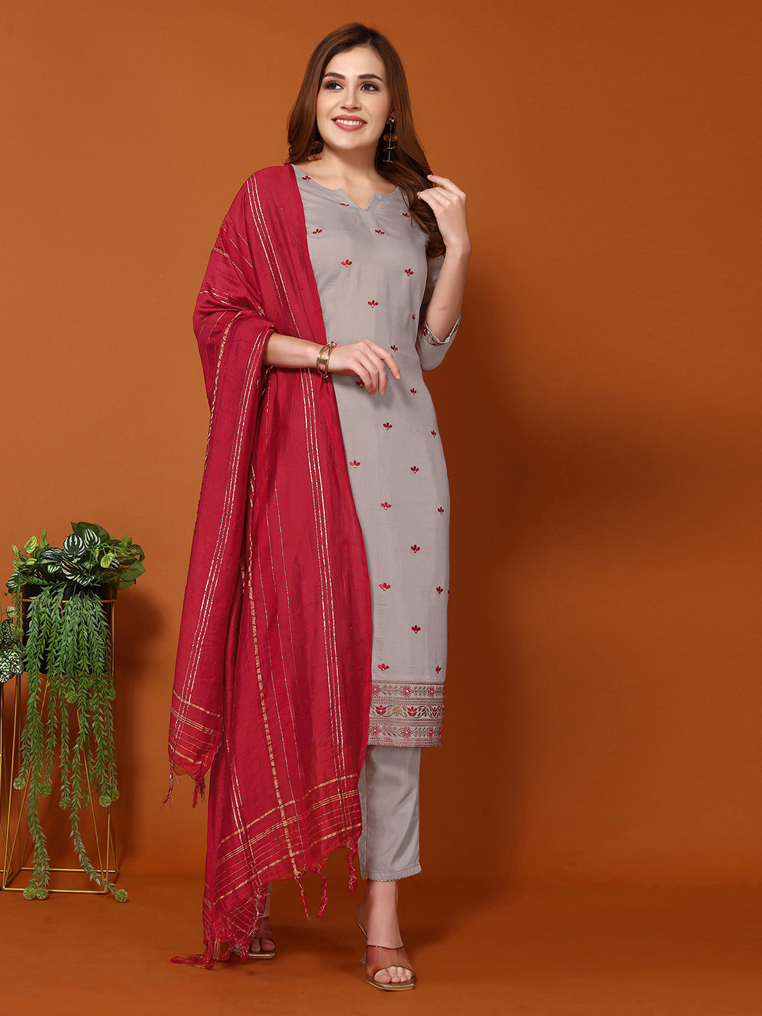 

SKYLEE Brown & Red Floral Embroidered Regular Straight Kurta & Trousers With Dupatta