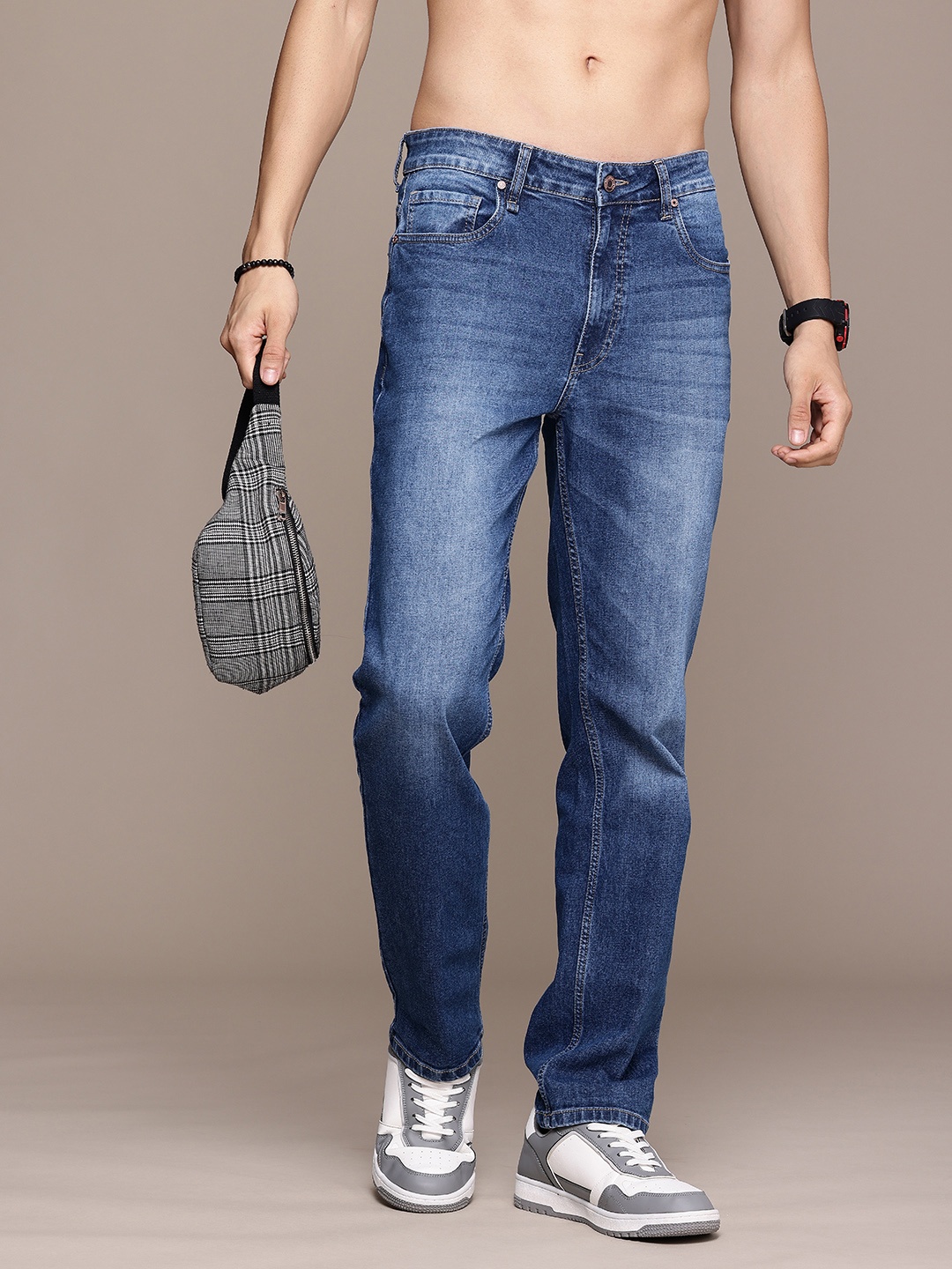 

The Roadster Life Co. Men Light Fade Stretchable Jeans, Blue