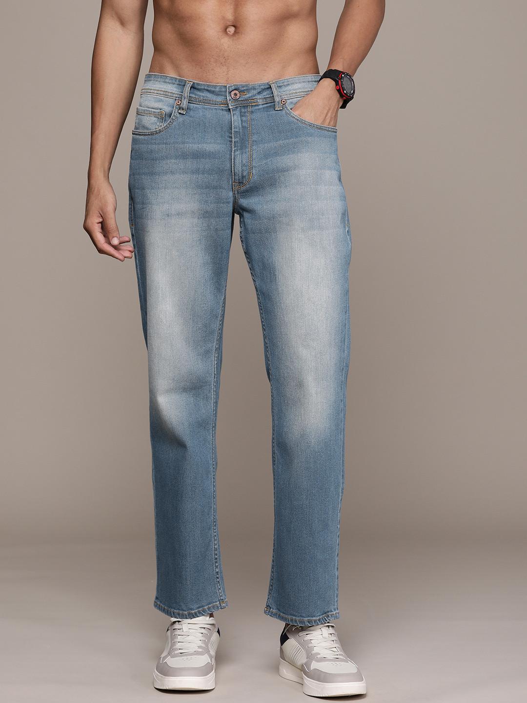 

The Roadster Lifestyle Co. Men Heavy Fade Stretchable Jeans, Blue