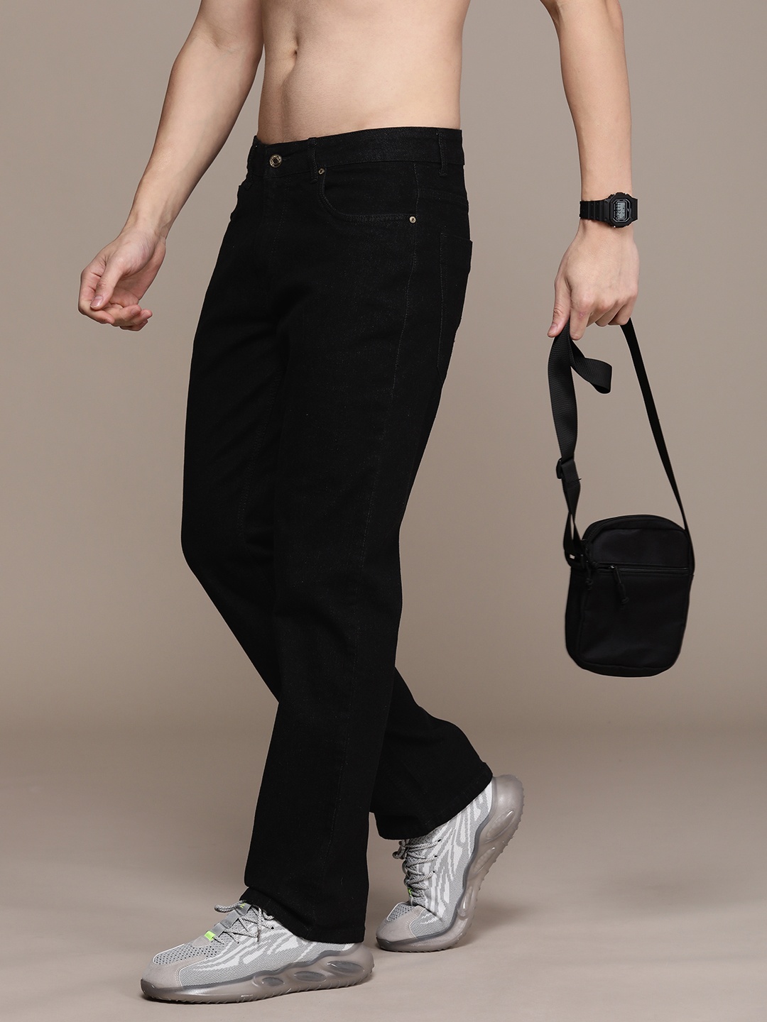 

The Roadster Life Co. Men Regular Fit Stretchable Mid-Rise Jeans, Black