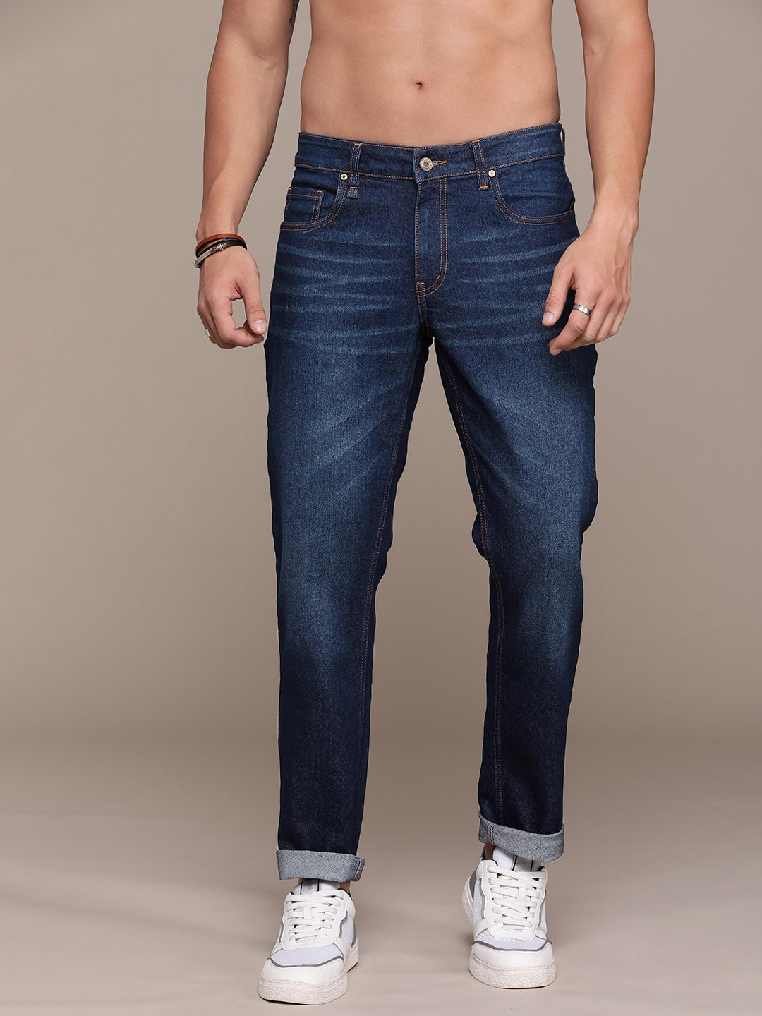 

The Roadster Life Co. Men Slim Fit Light Fade Stretchable Jeans, Blue