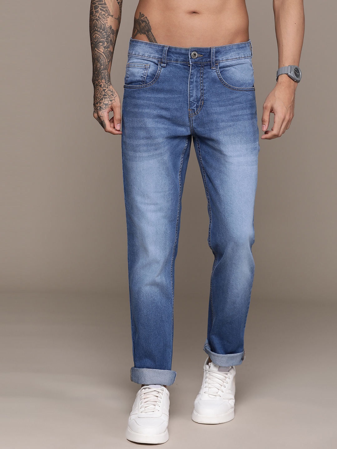 

The Roadster Lifestyle Co. Men Slim Fit Light Fade Stretchable Jeans, Blue