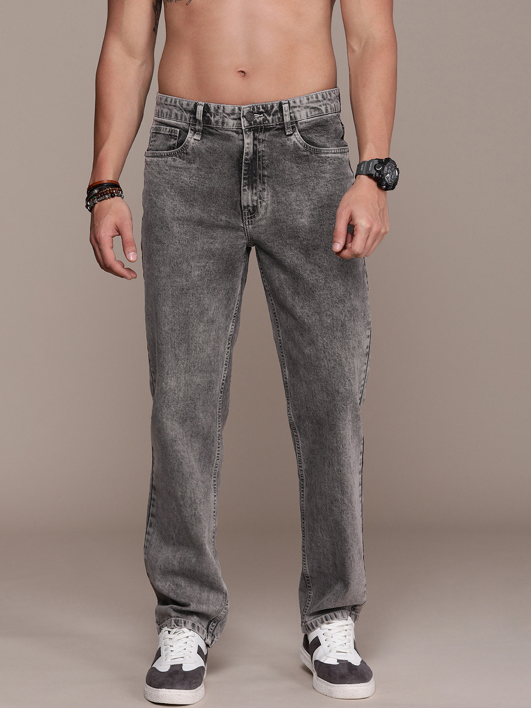 

The Roadster Life Co. Men Light Fade Stretchable Mid-Rise Jeans, Grey