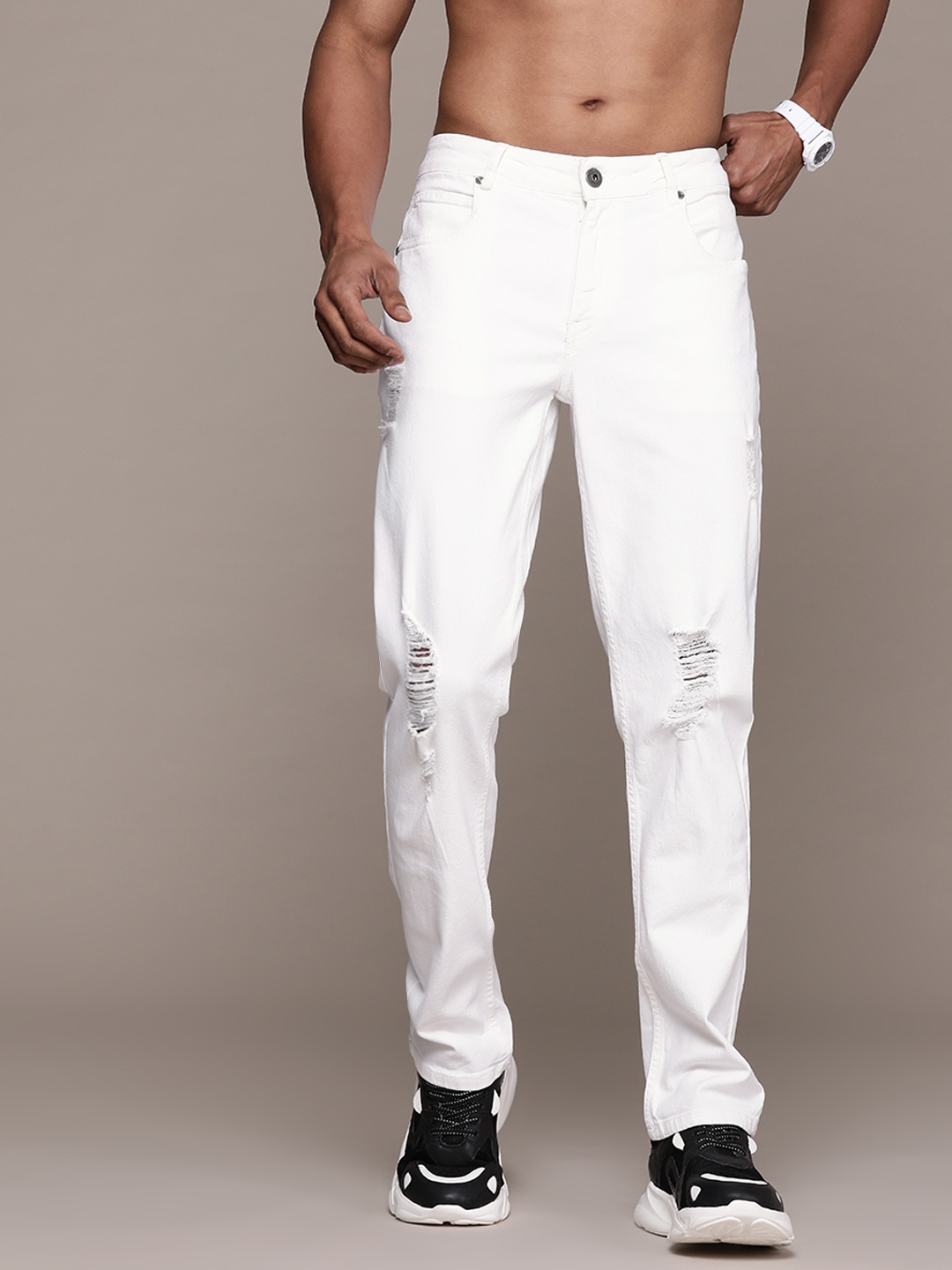 

The Roadster Lifestyle Co. Men Slim Fit Mildly Distressed Stretchable Jeans, White