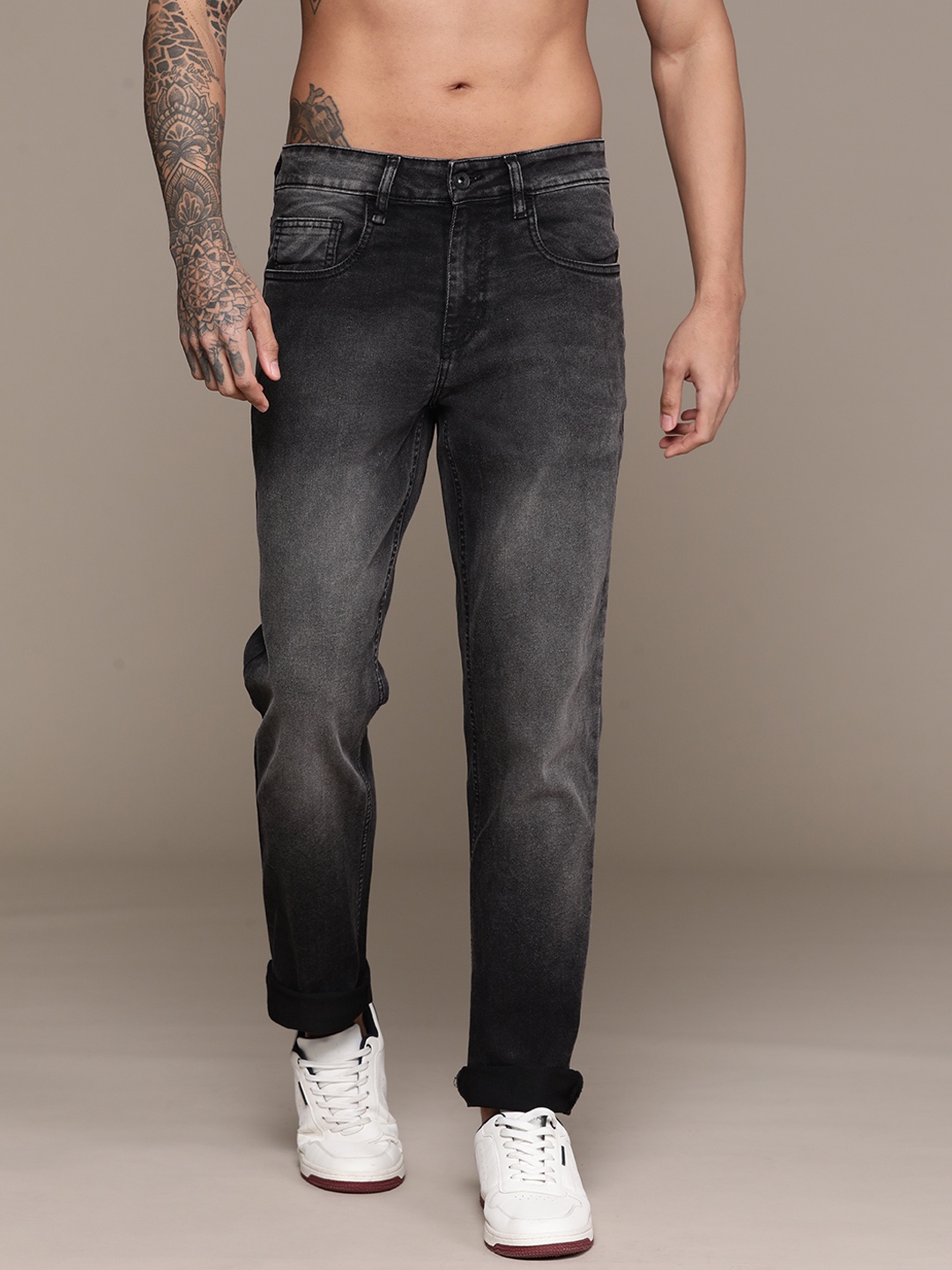 

The Roadster Lifestyle Co. Men Slim Fit Jeans, Charcoal