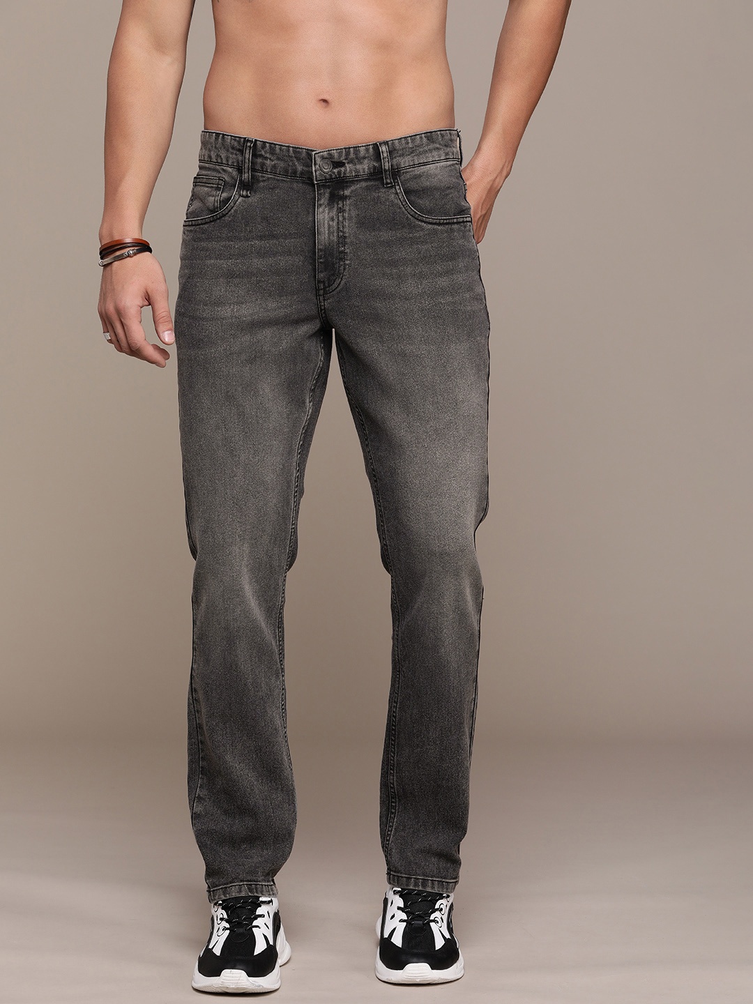 

The Roadster Life Co. Men Slim Fit Light Fade Stretchable Jeans, Grey