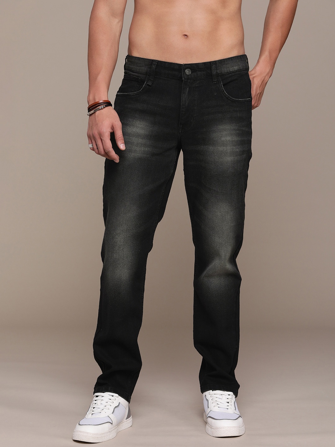 

The Roadster Life Co. Men Slim Fit Heavy Fade Stretchable Jeans, Black