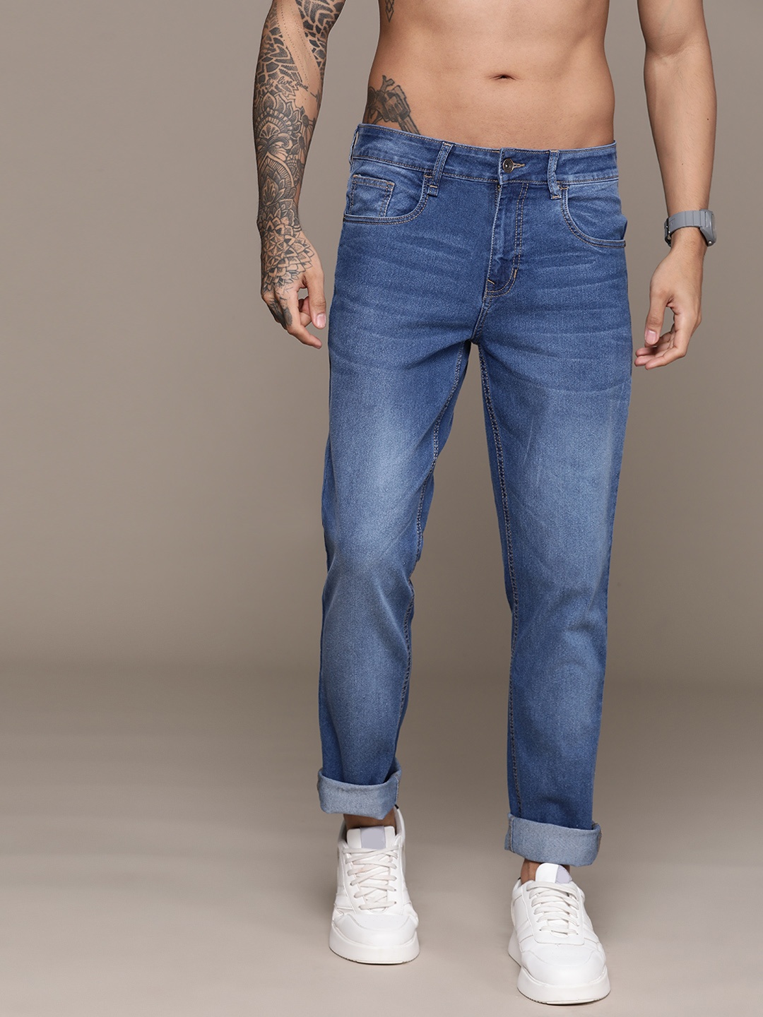 

The Roadster Lifestyle Co. Men Slim Fit Light Fade Stretchable Jeans, Blue