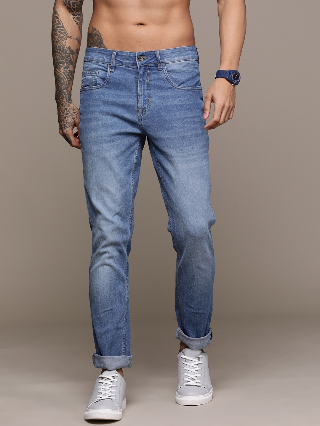 

The Roadster Lifestyle Co. Men Slim Fit Light Fade Stretchable Jeans, Blue
