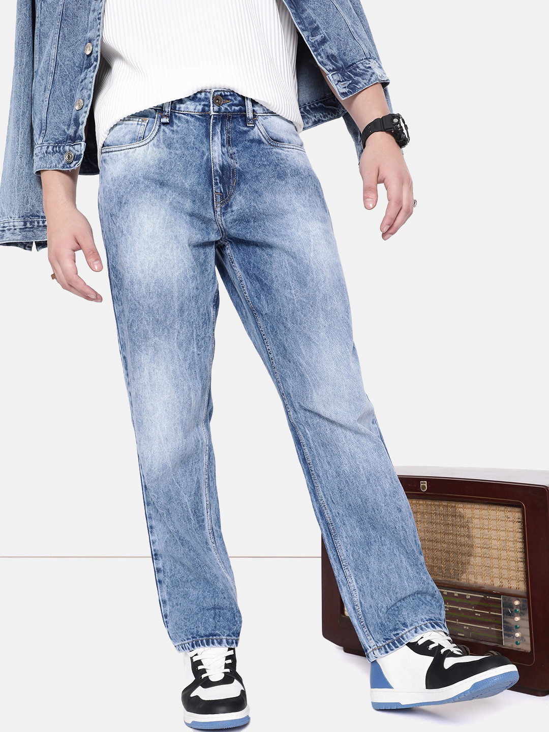 

The Roadster Lifestyle Co. Men Straight Fit Pure Cotton Heavy Fade Jeans, Blue