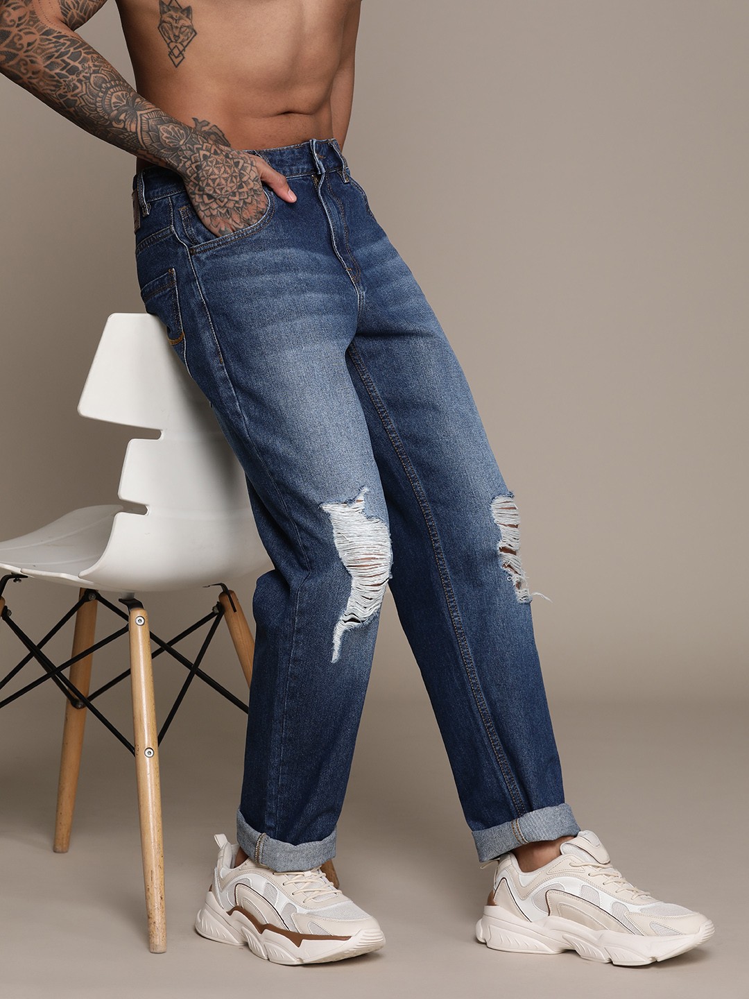 

The Roadster Lifestyle Co. Men Relaxed Fit Highly Distressed Light Fade Jeans, Blue