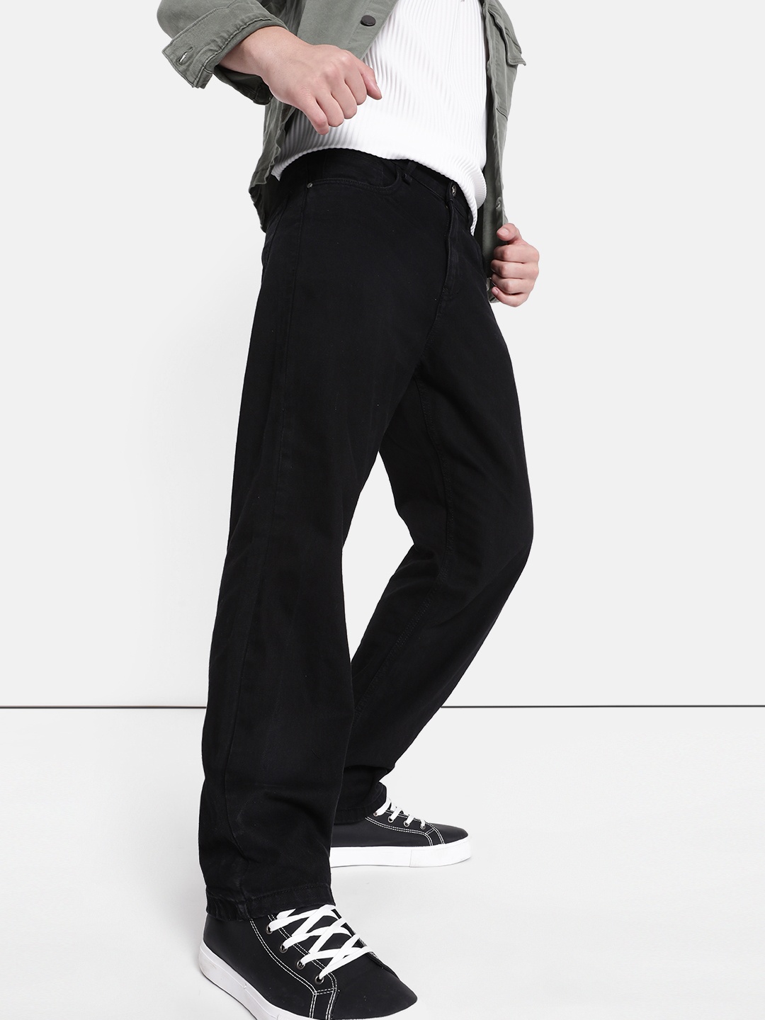 

The Roadster Lifestyle Co. Men Pure Cotton Straight Fit Jeans, Black